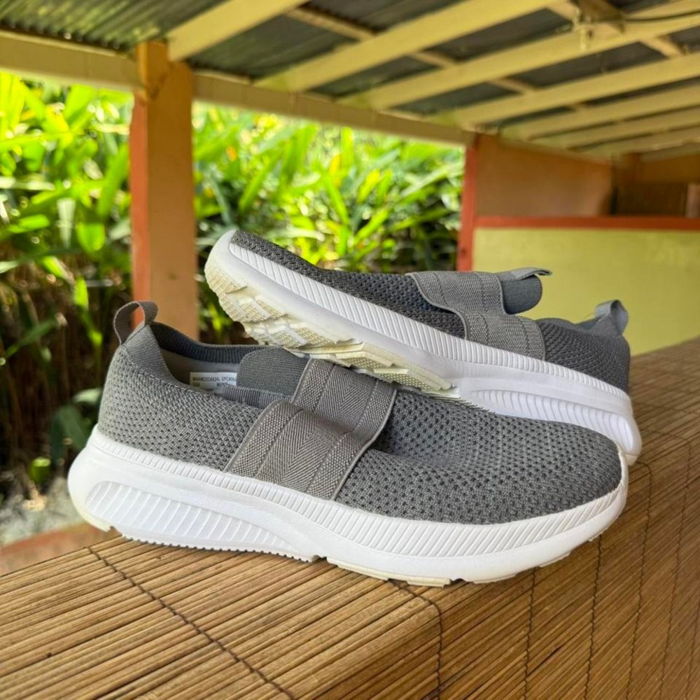 Athletic Works Slip on Sneakers Men Size 7.5